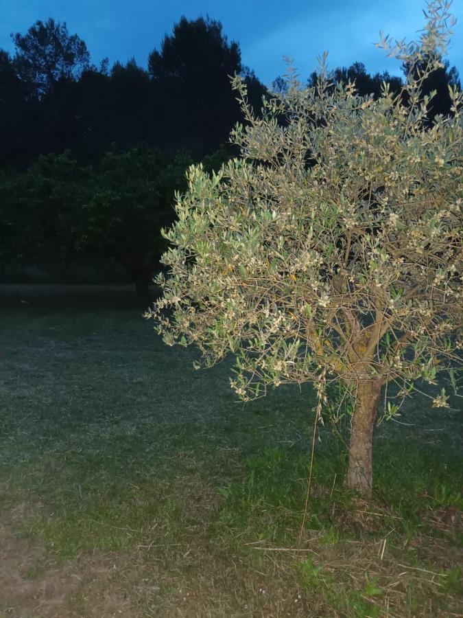 Location Venelles Villa Exterior foto